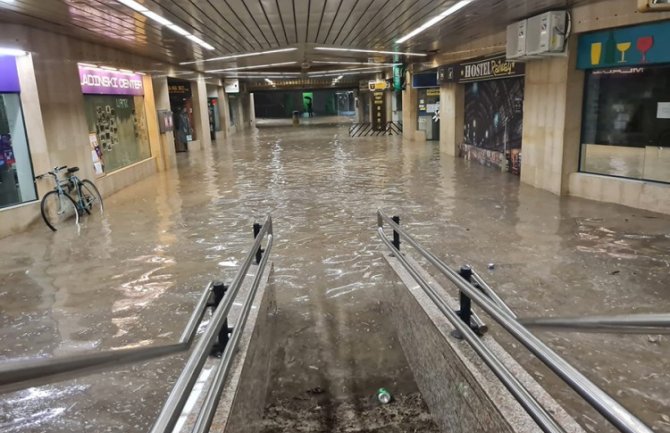 Nevrijeme u Ljubljani, poplavljeno više od 500 zgrada (VIDEO)