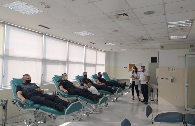 U službi građana i kad treba pokazati humanost: Preko 100 službenika MUP-a dalo krv
