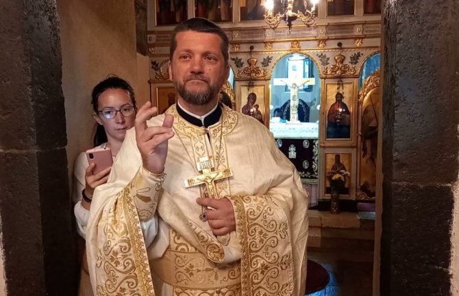 Perović postavljen za arhijerejskog protoprezvitera podgoričko-kolašinskog