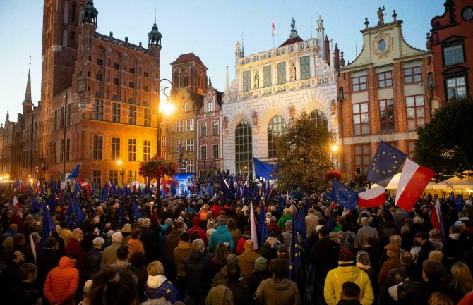 Poljaci na ulicama, dali podršku Evropskoj uniji