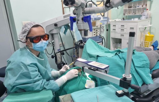 KC uvodi novu hiruršku proceduru koja prevenira gubitak vida, prva pacijentkinja iz Bijelog Polja