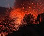 Erupcija vulkana na La Palmi ne odustaje, turisti masovno dolaze da vide prirodni fenomen