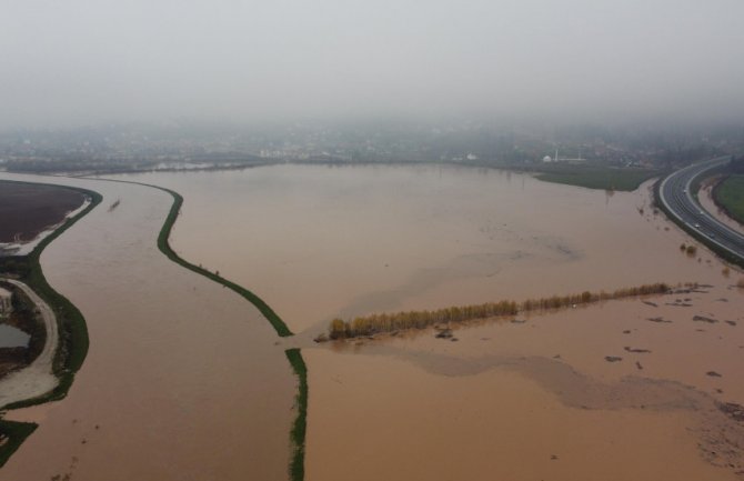 Poplave u BIH, potopljene kuće i ulice u Sarajevu (Video)