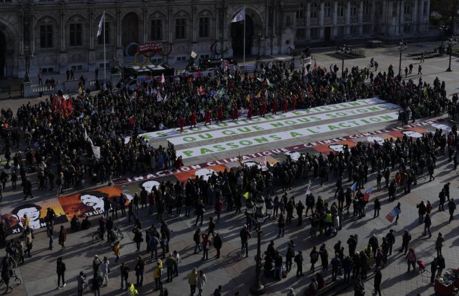 Klimatski aktivisti protestvovali zbog klimatskih promjena: Smanjite upotrebu fosilnih goriva