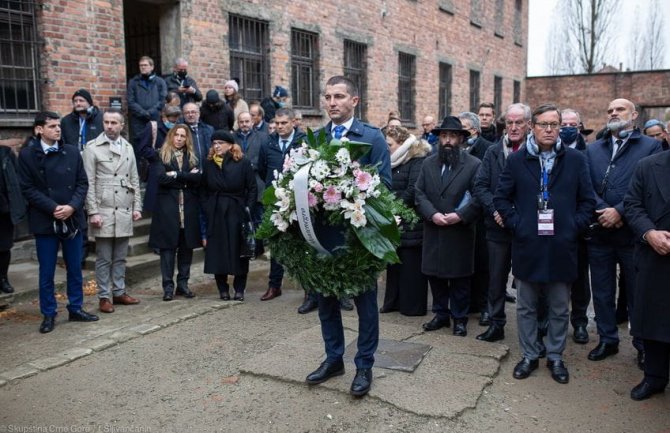  Bečić u radnoj posjeti Poljskoj: položio vijenac stradalima u Aušvicu - Birkenau