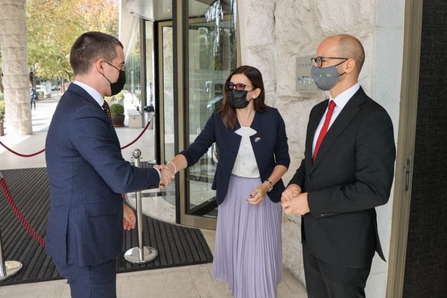 1636618278077a2887i848x565