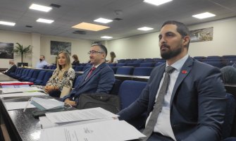 Demokrate Bar: Novac za novogodišnje slavlje preusmjeriti za liječenje Željka i Marka