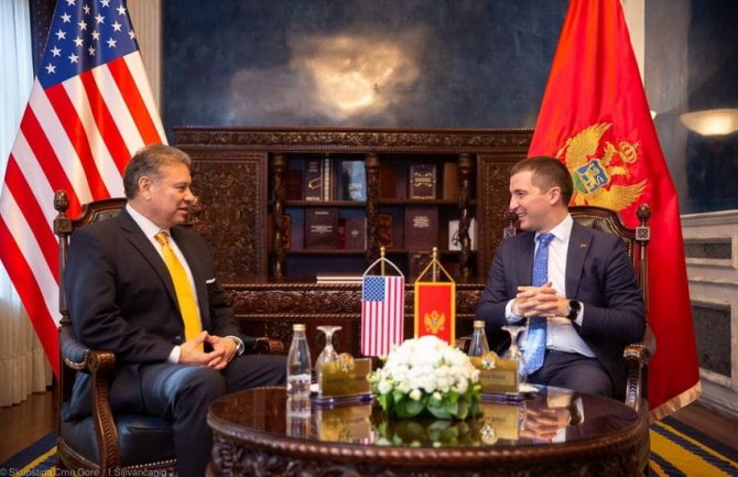 Eskobar - Bečiću: Crna Gora je naš strateški partner, podržavamo vaš put u EU