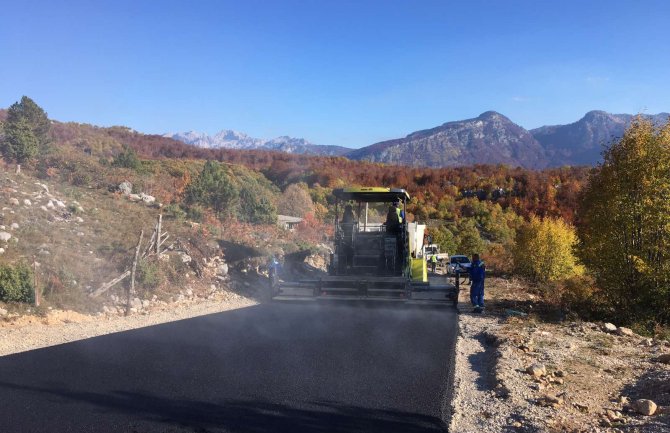 Asfaltira se putni pravac Zatrijebač-Kučka korita
