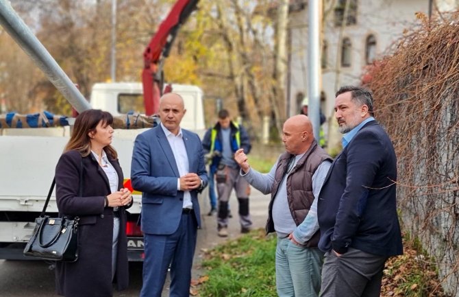 Prijestonica Cetinje započela je obnavljanje javne rasvjete u ulicama Štampara Makarija i Vuka Mićunovića