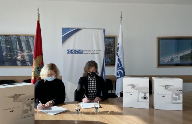 Studenti novinarstva uče da koriste dronove uz podršku Misije OEBS-a u Crnoj Gori