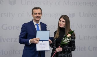 Samra Mujević - najbolja studentkinja Filozofskog fakulteta za studijsku 2021/22. godinu