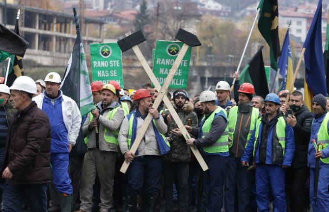 BiH: Rudari ostaju ispred Vlade i tokom noći