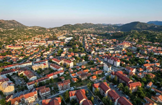 Mladi bračni parovi imaće prioritet za socijalno stanovanje