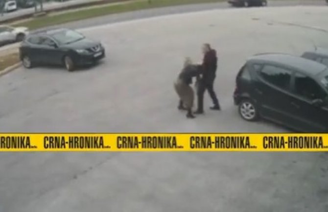 Sarajevo: Žena pretukla muškarca na parkingu (VIDEO)