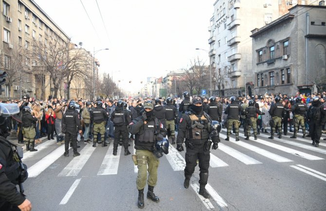 Blokade u Srbiji, građani na ulicama i mostovima, policijski kordoni...(VIDEO)