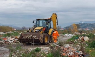 Ekipe gradske Čistoće uklanjanjaju nelegalne deponije na području Golubovaca