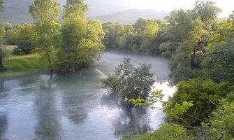 Ronioci tragaju za ženskom osobom