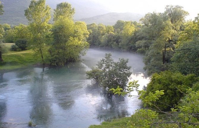 Ronioci tragaju za ženskom osobom