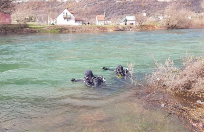 Ronioci četvrti dan tragaju za ženskom osobom koja je upala u Zetu