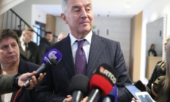 Đukanović: Osluškujući božićnu poruku mira i solidarnosti, obvezujemo se na to da ćemo pružiti nadu i dostojanstvo svim ljudima