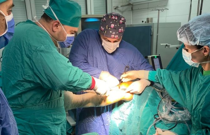 U bjelopoljskoj bolnici uspješno obavljene 4 operacije zajedno sa ljekarom Instituta za ortopediju Banjica