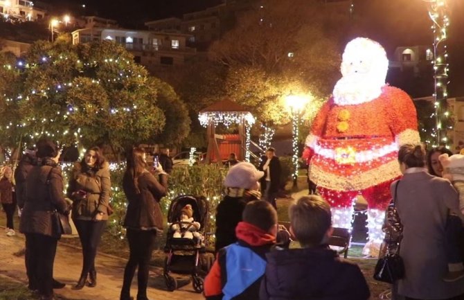 Novogodišnji bazar u Ulcinju otvoren do 15. januara