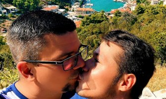 Hrvatska: Prvi javni poljubac gej političara 