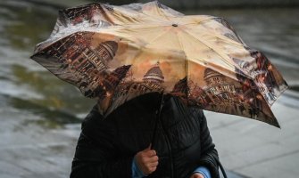 Umjereno do pretežno oblačno, povremeno kiša