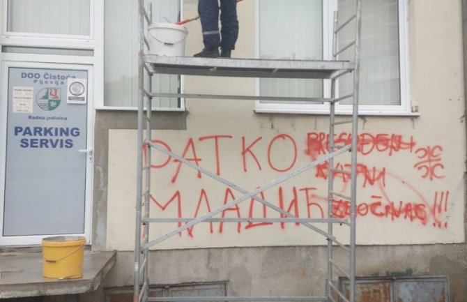 Pljevlja: U toku saniranje fasade sa spornim grafitom