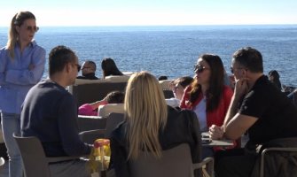 Kako su građani Budve i posjetioci proveli Novu godinu (ANKETA)