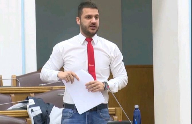 Raković: Nedopustiva izjava Vojislava Šešelja!