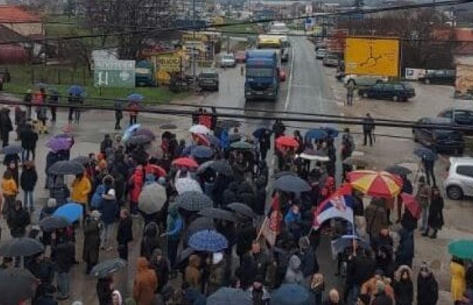 Protest zbog iskopavanja litijuma: Blokada Ibraske magistrale u Preljini