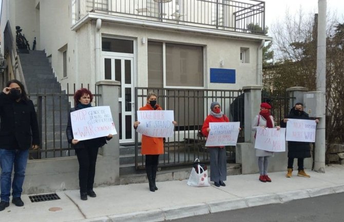 Protest ispred Delegacije EU: Ako padne Bosna neće biti ni Crne Gore