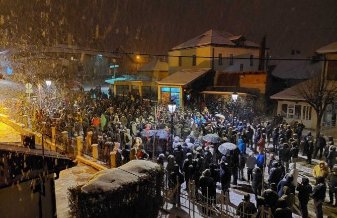 Protest u Pljevljima uprkos mrazu i snijegu: 