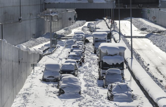 Atina kao Aljaska, vojska izašla na ulice zbog snijega 