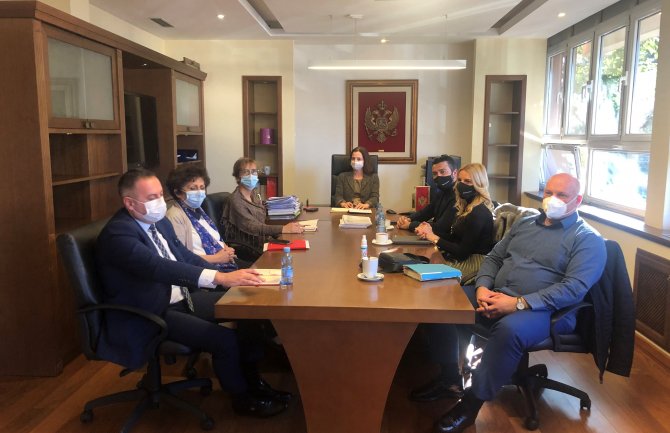 Na dnevnom nivou će se vršiti monitoring i analiza najčešće korišćenih ugovora između poslodavca i zaposlenog