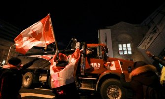 Vozilo uletjelo u masu na proteste protiv kovid mjera u Kanadi