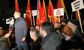 Zašto Bečić koji se kune u crnogorstvo ne organizuje proteste na trgu ili ispred CPC?