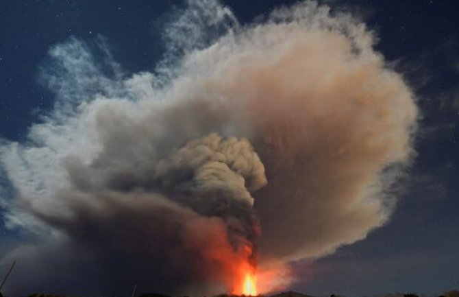 Vulkan Etna opet eruptirao