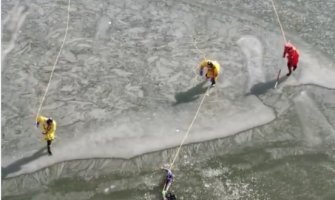 Tinejdžeri upali u zaleđeno jezero gdje su vatrogasci održavali vježbe (Video)