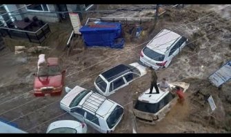 Brazil: Poginulo 18 ljudi u poplavama, klizišta nose vozila i kuće(VIDEO)