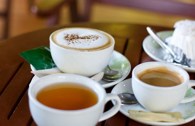 Šta je zdravije da pijete ujutru, čaj ili kafu?