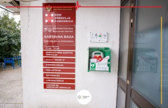 Crna Gora prvi put dobila aparate za oživljavanje na javnim površinama