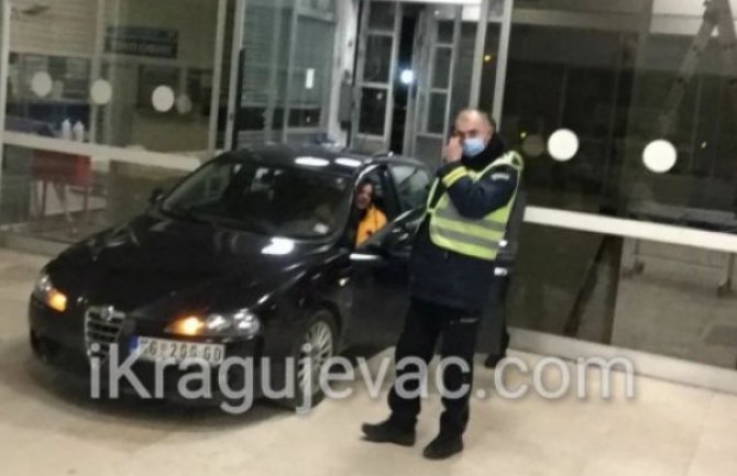 Automobilom uletio u hol bolnice, htio 