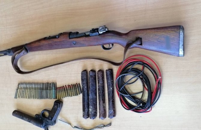 U Nikšiću pronđeno oružje i eksploziv