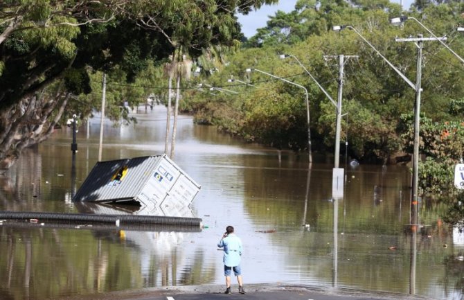 Na Pilionu zabranjen saobraćaj zbog poplava, jedna osoba poginula