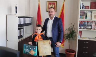 Dario iz Pljevlja dobio diplomu za iskazanu hrabrost, humanost i drugarstvo