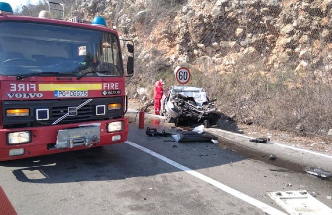 Težak udes na Dromiri: Dvije osobe stradale, petoro povrijeđenih