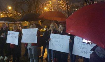 Sinoć organizovan protest ispred MUP-a i ANB-a zbog prijetnji Zekoviću: Spava li ruka pravde?